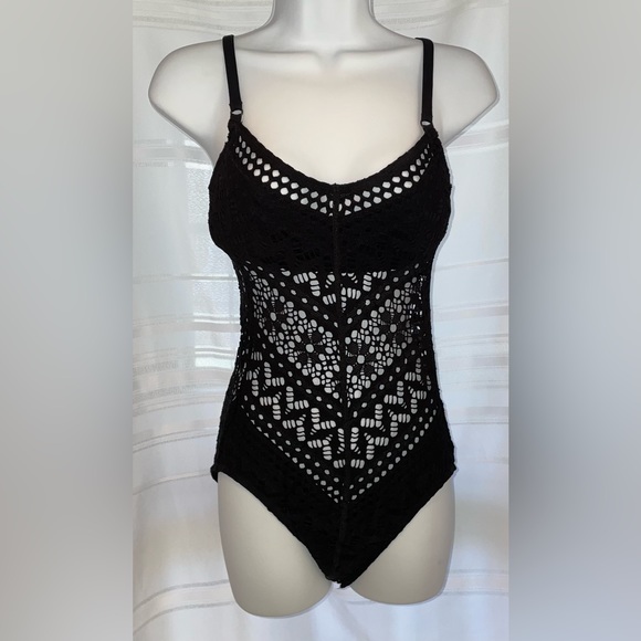 ROBIN PICCONE Sz 6 Black Crochet One-Piece Swimsuit “Mia” Style 150313 - Picture 2 of 6